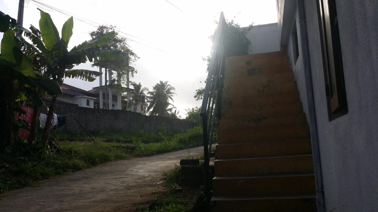 Ocean On House Guest House Unawatuna Exterior photo